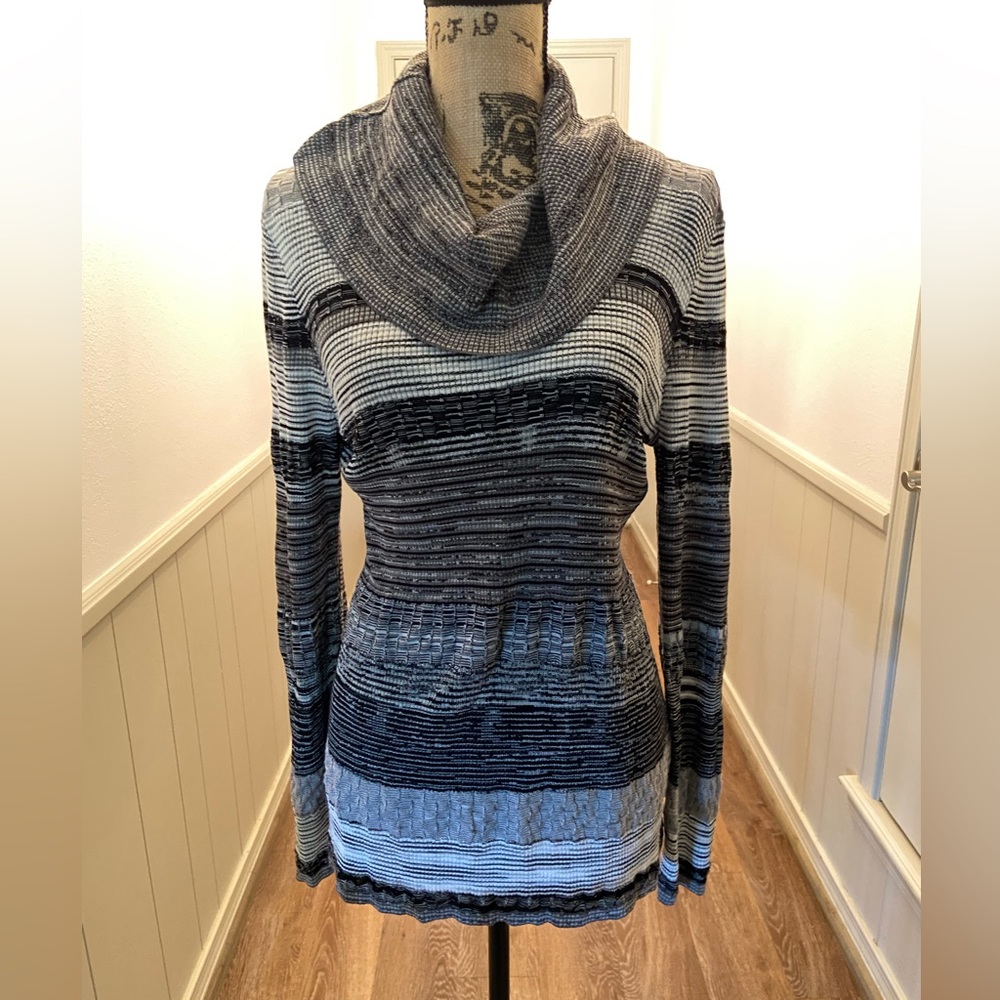 NWOT  Nurture Sweater Lg